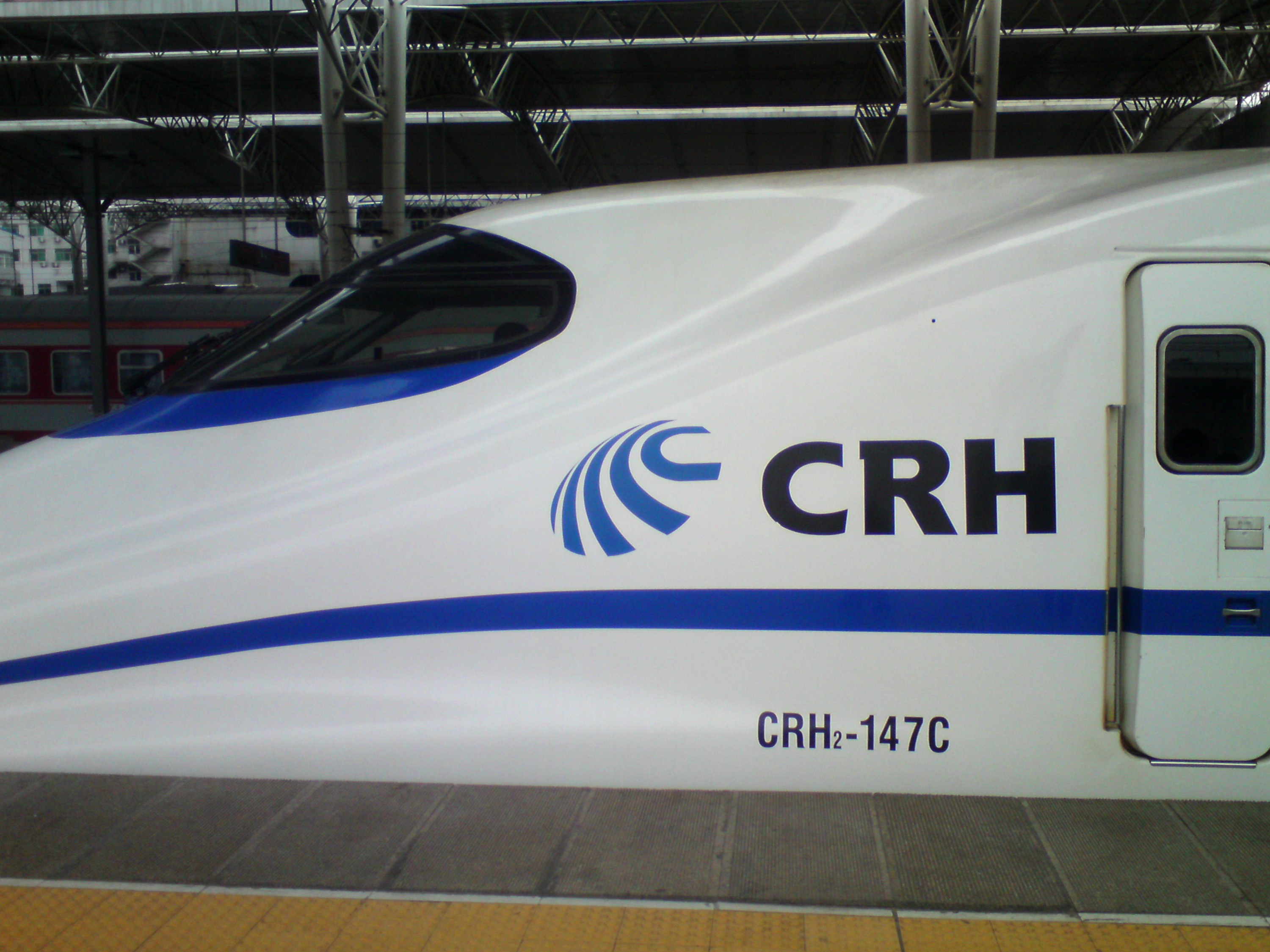 crh2e:长编组卧铺,8动8拖,运营时速200km/h,最高运营时速250km/h,d